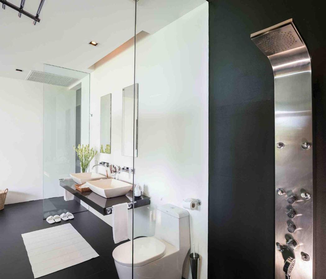 Villa Yang, Private Oceanfront Villa, Kamala-part Kültér fotó